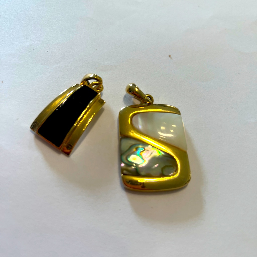 Lot Of 2 Gorgeous Lia Sophia Gold Tone Necklace With Accent Pendant A010323 12$